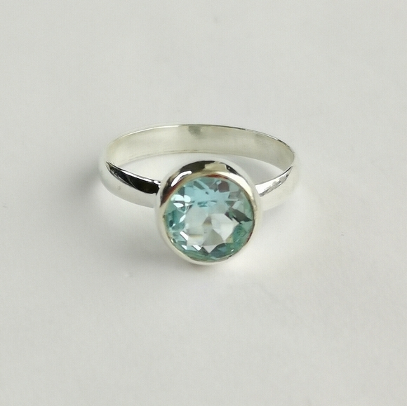 JEM Designs Shop Jewelry - Sky Blue Topaz Ring in Sterling Silver size 8 🆕
